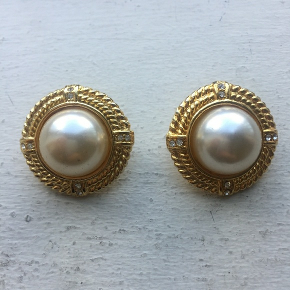 Jewelry - Vintage Pearl and Rhinestone Gold Clip On Earrings